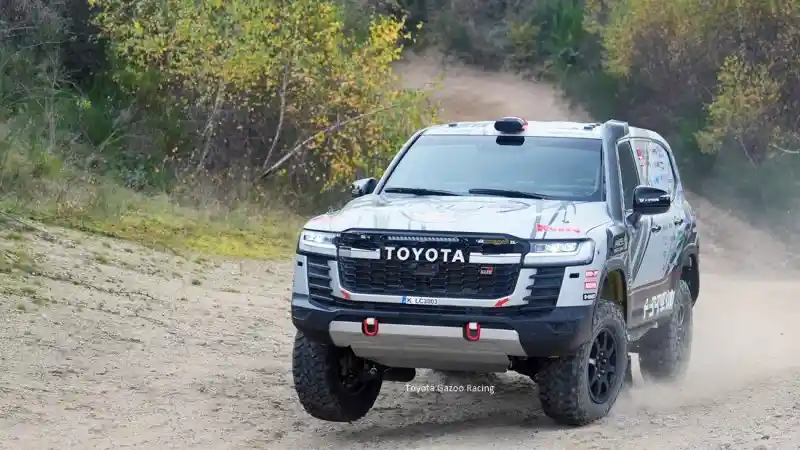 Foto - Toyota Terjunkan Hilux untuk Dakar Rally 2025. Gunakan Mesin Land Cruiser 300
