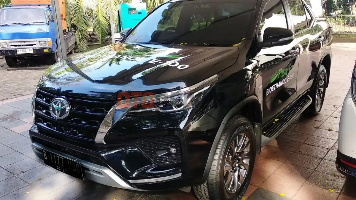 Foto - Pasar Mobil Diesel Baru Lesu, Tapi Toyota Masih Bisa Melaju