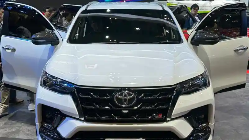 Foto - Fortuner Diskon Rp 35 Juta, Veloz Rp 27 Juta di GIIAS 2024
