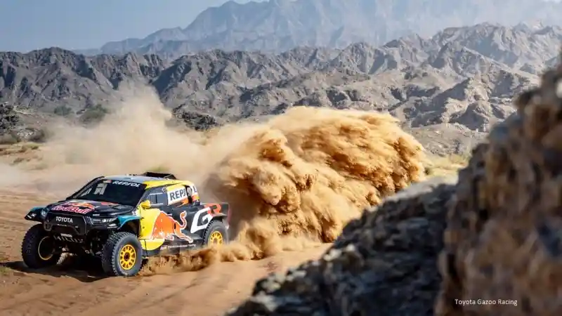 Foto - Toyota Terjunkan Hilux untuk Dakar Rally 2025. Gunakan Mesin Land Cruiser 300
