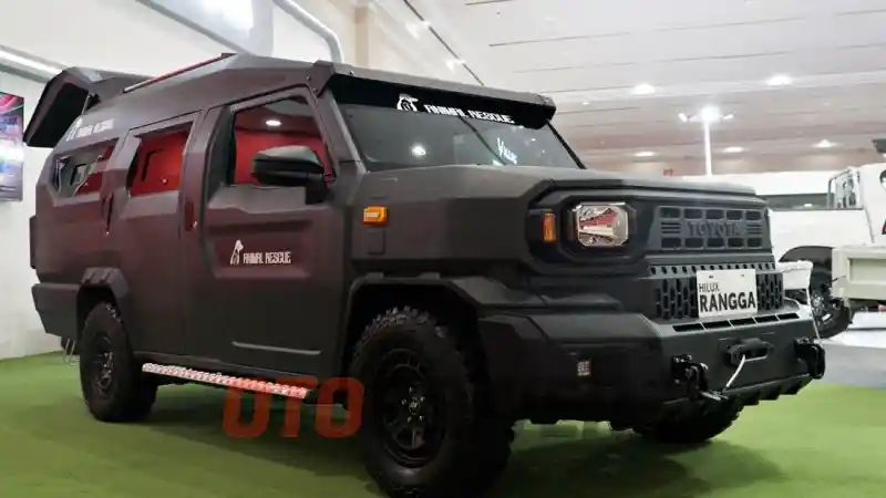 Foto - Toyota Hilux Rangga Rilis 18 Juli Di GIIAS 2024