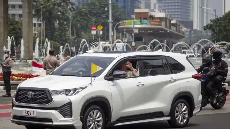 Berita - Toyota Innova Zenix Tunggangan Paus Fransiskus Ternyata Mobil Rental