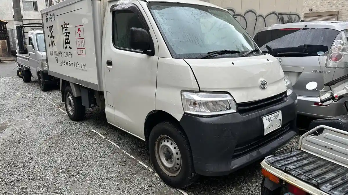 Berita - Melihat Perbedaan Toyota Lite Ace Dengan Daihatsu Gran Max