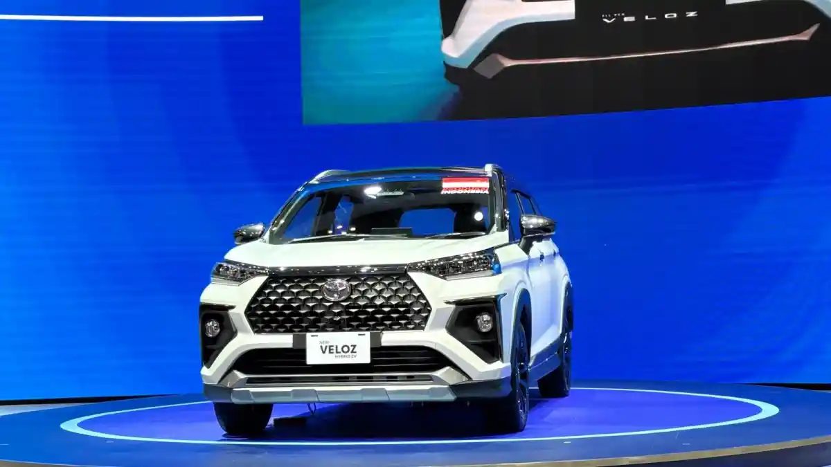 Foto - Toyota Veloz Hybrid Resmi Meluncur di GJAW 2025, Harga Pre-Booking Mulai Rp299 Juta