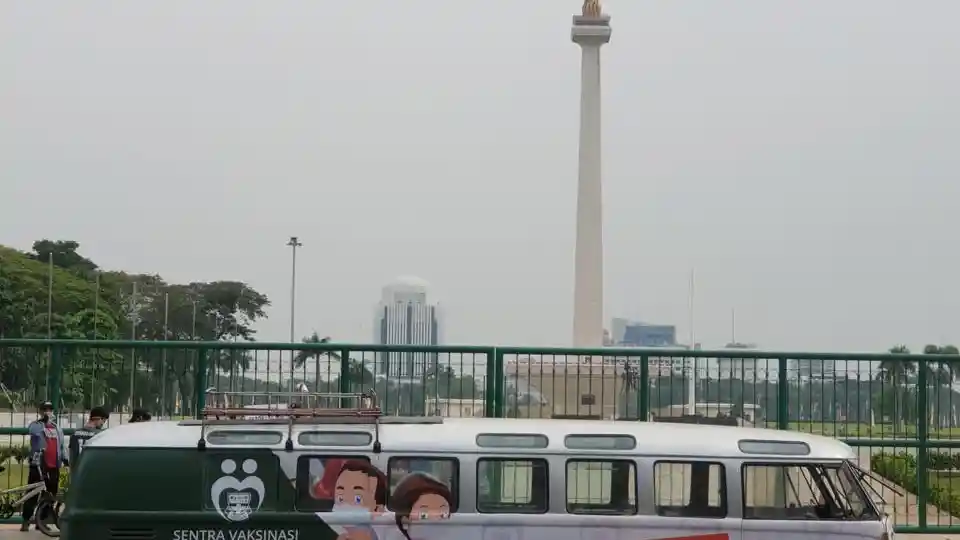 Foto - VW Transporter Berbagai Generasi, Sokong Operasional Vaksinasi