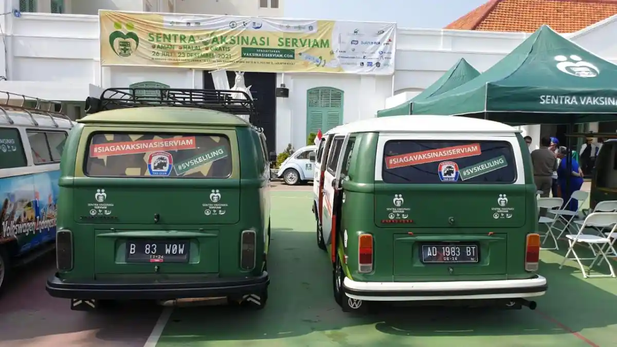 Foto - VW Transporter Berbagai Generasi, Sokong Operasional Vaksinasi