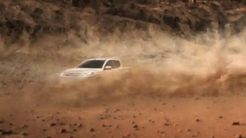 Foto - Mitsubishi Triton Terbaru Dipastikan Meluncur 2 Pekan Lagi