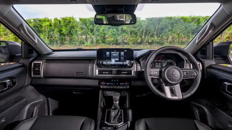 Foto - Mitsubishi Triton Gen VI Meluncur, Berbekal Mesin dan Baju Baru
