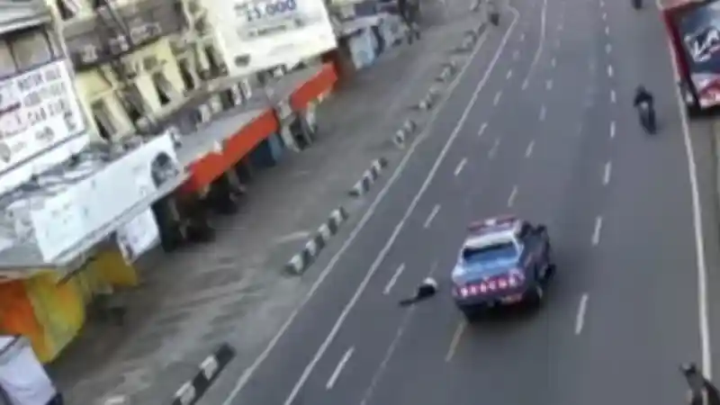 Foto - Melihat Spesifikasi Double Cabin Yang Viral Tabrak Pesepeda