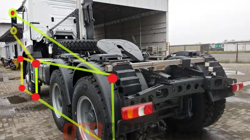 Foto - Di Jalan Tol Selalu Waspada Buritan Kendaraan Besar Seperti Truk Ataupun Bus