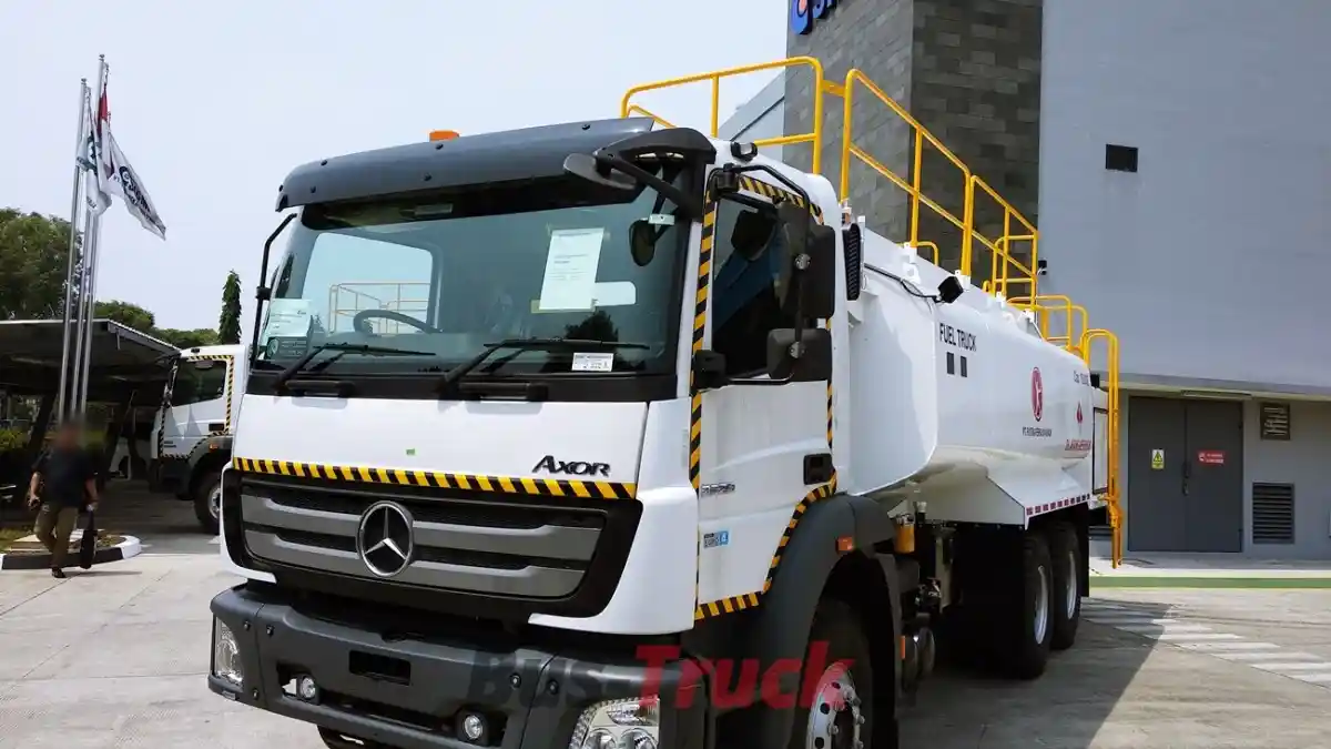 Foto - Ini Tiga Dealer Terbaik Mercedes-Benz Untuk Segmen Bus Dan Truk