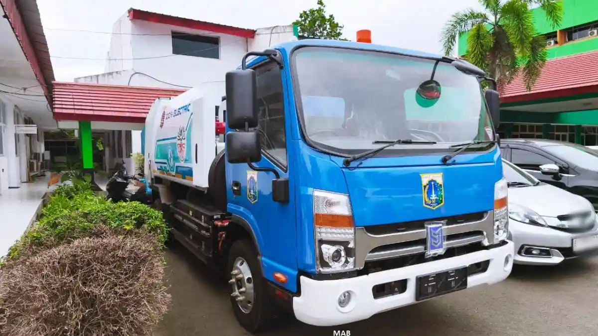 Truk - Jakarta Punya Truk Limbah Tenaga Listrik, Penasaran Sama Spesifikasinya?