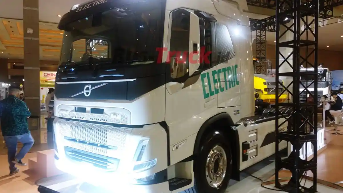 Foto - Setelah Rangkul Toyota, Daimler Truck Gandeng Volvo