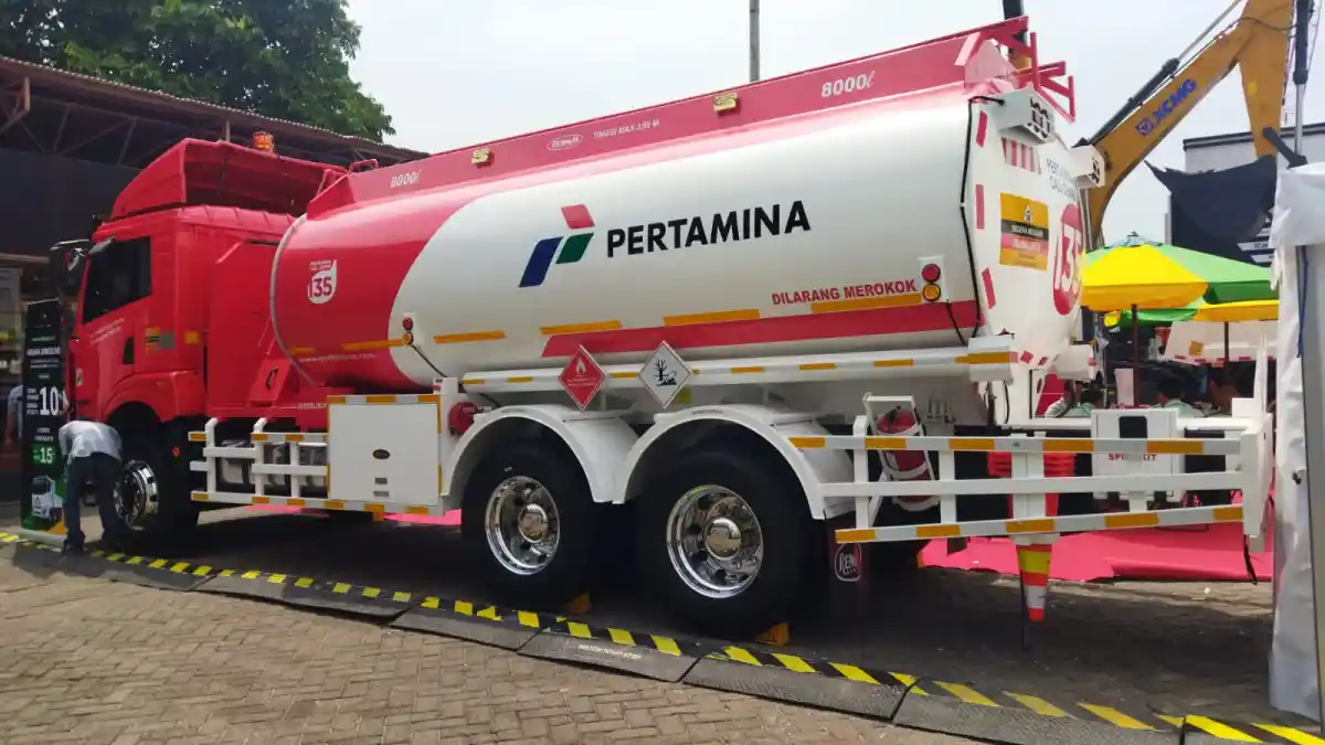 Foto - Inilah Pilihan Hemat Truk Tangki BBM FAW FB240CB