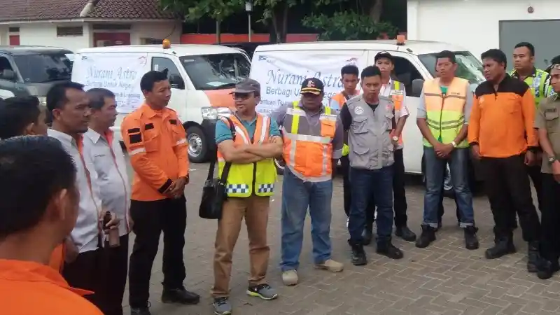 Foto - Astra Sumbang Sembako Hingga Alat Berat Untuk Korban Tsunami Banten dan Lampung