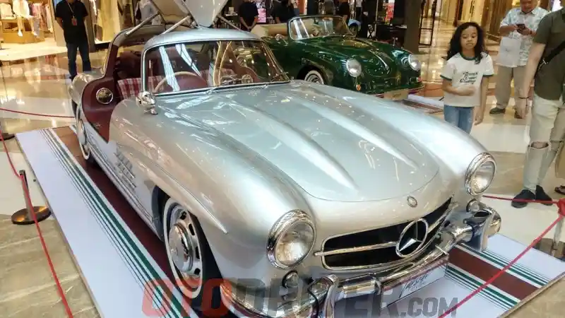 Foto - Tuksedo Studio Bali: Bisa Bangun Mobil ’80-an Asalkan…