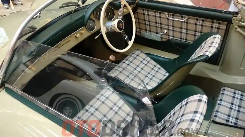 Foto - Tuksedo Studio Bali: Bisa Bangun Mobil ’80-an Asalkan…