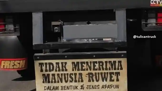 Truk - Setelah Era Lukisan Bak Truk, Kini Tulisan Bak Truk Jadi ‘Status Sosmed’ 