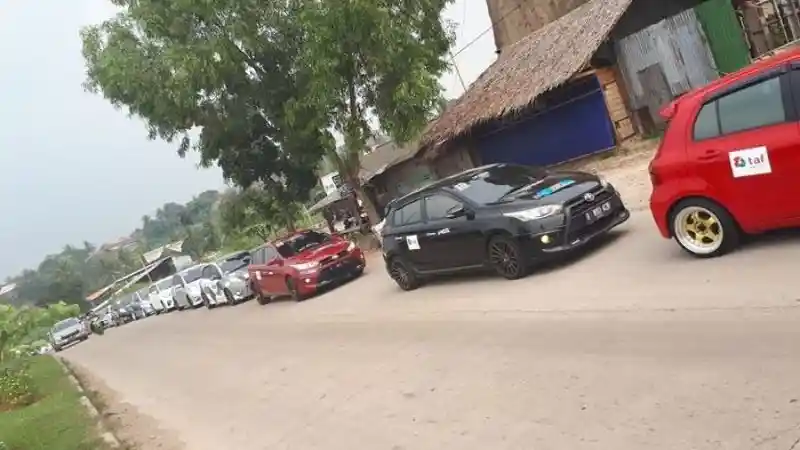 Foto - Komunitas Toyota Yaris Kampanyekan Gerakan Anti Narkoba