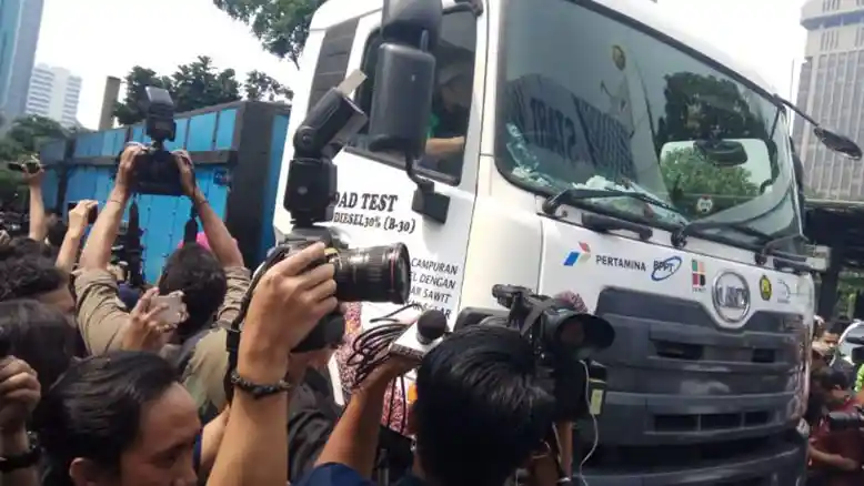 Berita - UD Trucks Lakukan Uji Jalan Solar B30 