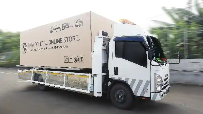 Foto - Beli Mobil BMW Online, Bisa 'Unboxing' di Rumah