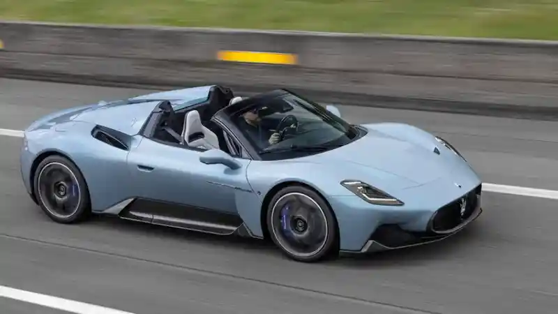 Berita - Maserati MC20 Cielo dengan Atap Kaca Unik Dijual 4 Miliar