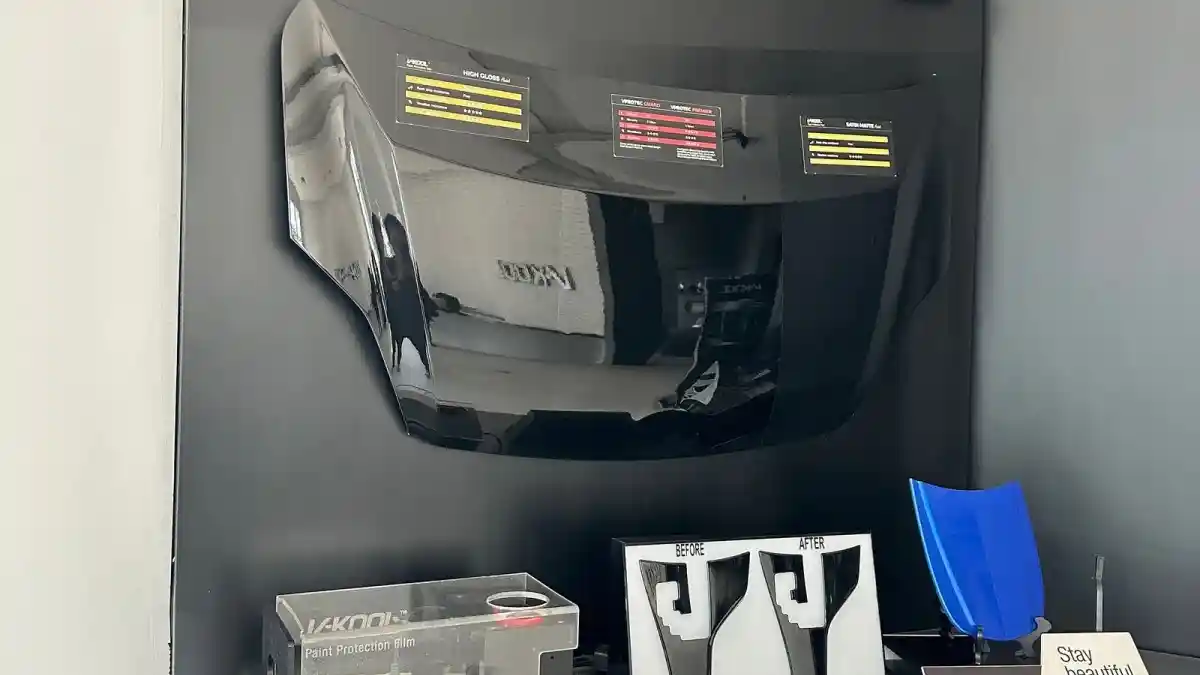 Foto - Memperingati HUT Ke-30 Di Indonesia, V-KOOL Luncurkan Sepatu Edisi Terbatas Untuk Konsumen Setia