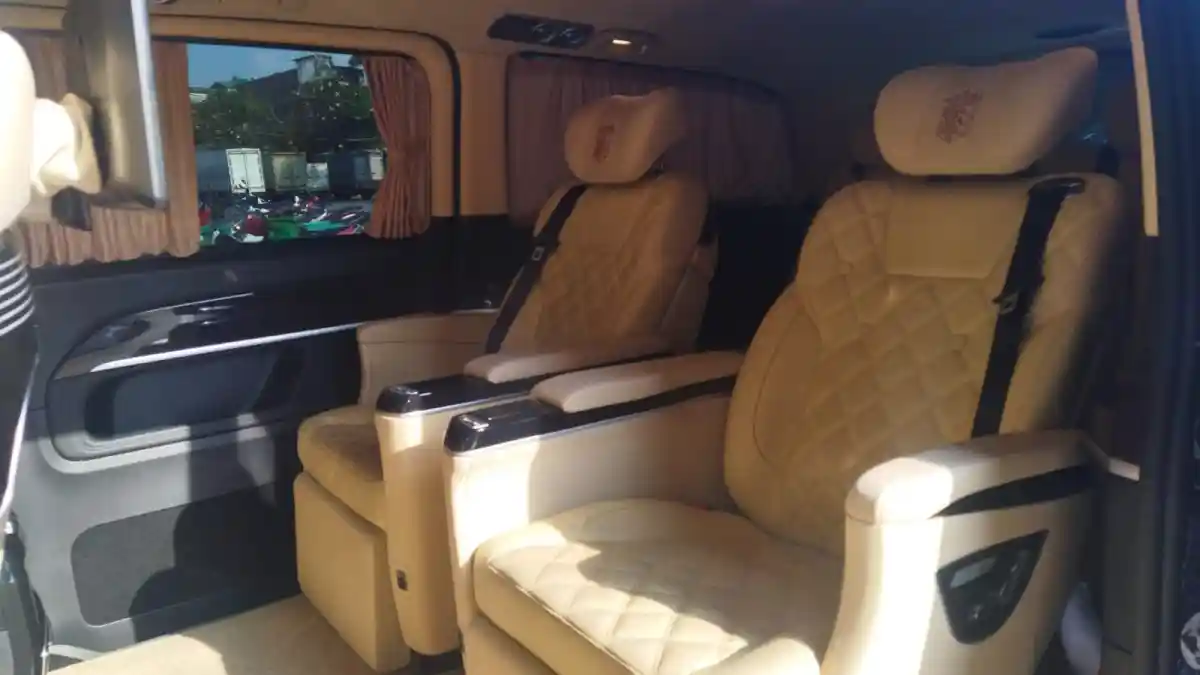 Foto - Mercedes-Benz V260 XLWB Termewah Dari Jakarta?