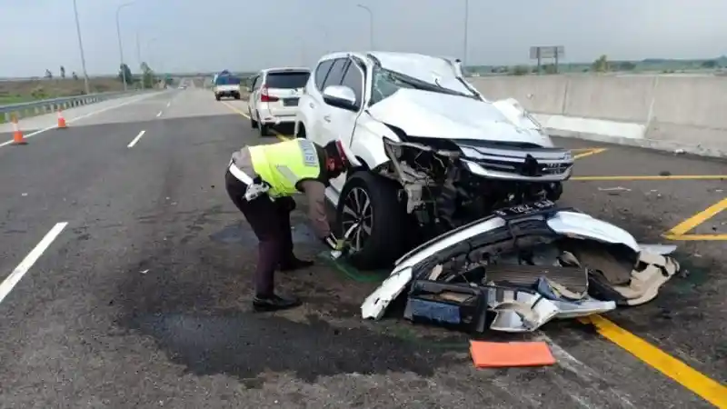 Foto - Vanessa Angel Dan Suami Tewas Kecelakaan, Ini Dia Spesifikasi Mobil Yang Dikendarai