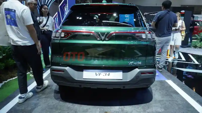 Foto - VinFast VF e34, Mobil Listrik Rp 300 Jutaan Dengan Sistem Rental Baterai (20 FOTO)