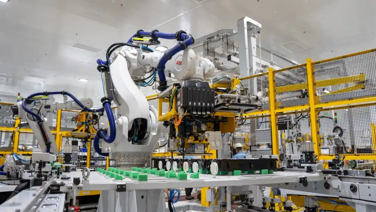 Foto - Melihat Langsung Pabrik VinFast Di Vietnam, Menggunakan Lebih Dari 1.400 Robot