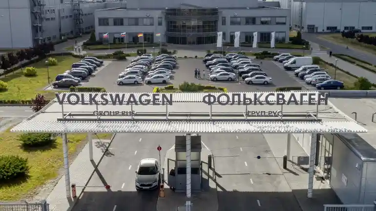 Foto - Volkswagen Ingatkan Dampak Perang Rusia-Ukraina Lebih Horor Dari Covid-19 + Kelangkaan Semikonduktor