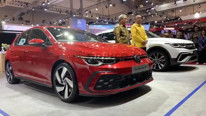 Foto - VW Indonesia Perkenalkan Dua Model Unggulan di GIIAS, Golf GTI dan All New Tiguan Allspace