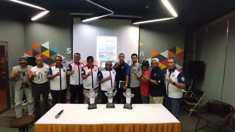 Foto - Komunitas Volkswagen Gelar Drag Race, Mobil Non VW dan Motor Bisa Ikut