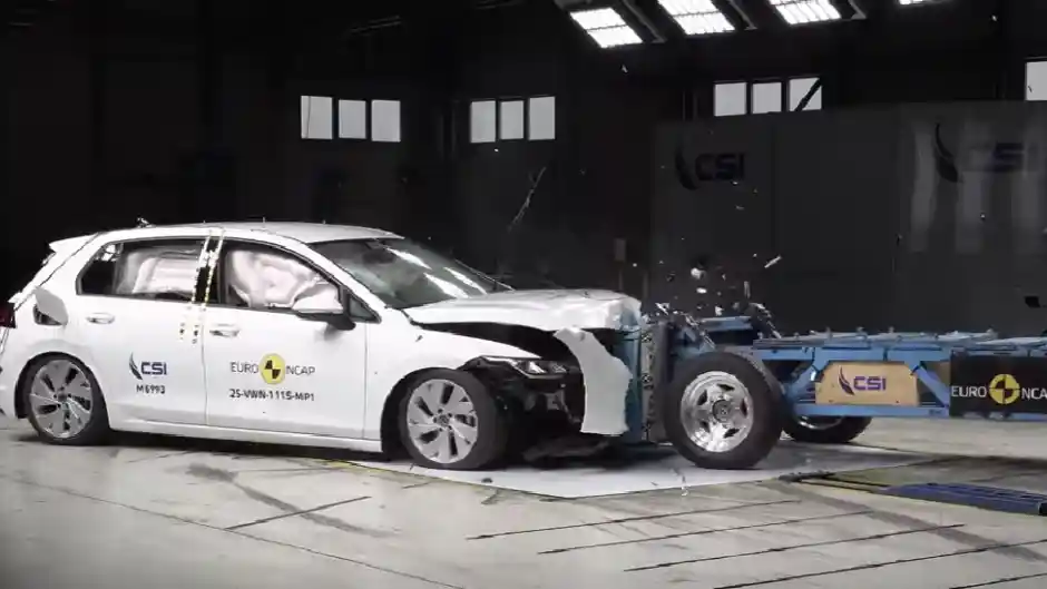 Crash Test - VIDEO: Crash Test Volkswagen Golf (Euro NCAP)