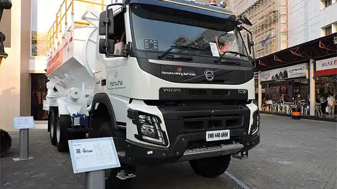 Foto - Volvo Trucks : Jajaran Truk Dengan I-Shift dan Crawler Gears Baru Tampil Memukau di Mining Indonesia 2017