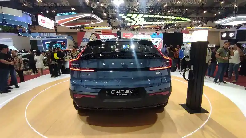 Foto - Volvo C40 Recharge Diperkenalkan di GIIAS 2023