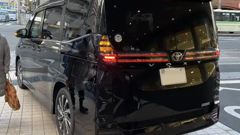 Foto - Toyota Voxy Meluncur Di Indonesia 17 Februari Mendatang