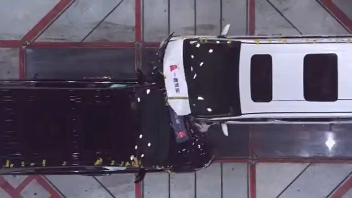 Foto - MPV Mewah Cina Ungguli Toyota Alphard di Uji Tabrak Frontal