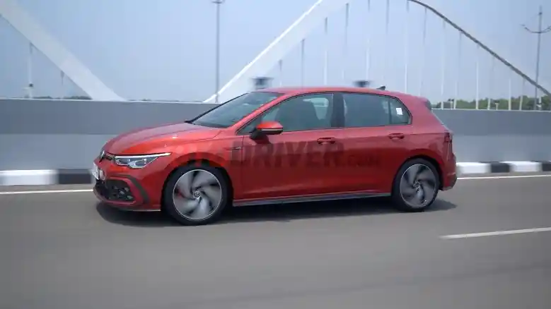 Foto - Siluet Penampakan VW Golf Facelift