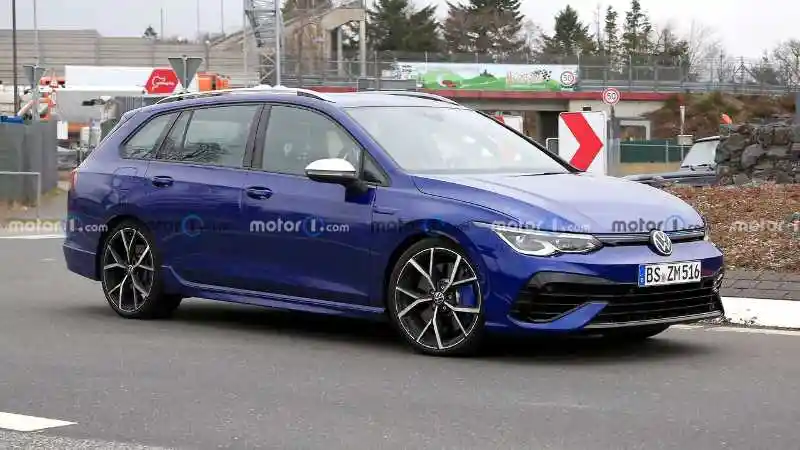 Foto - Selain Sexy, VW Golf R Wagon 2022 Juga Sangat Bertenaga
