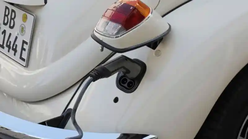 Foto - Retrofit VW Kodok Jadi Mobil Listrik 