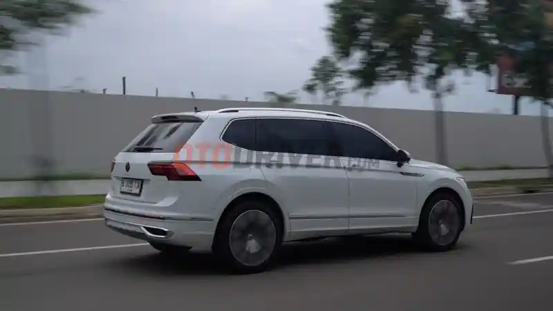 Foto - Tes Lengkap : Volkswagen Tiguan Allspace 2023