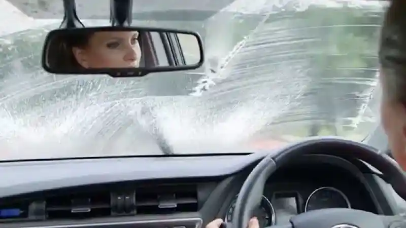 Foto - Hanya Butuh Jarum Atau Peniti Untuk Kembalikan Kinerja Washer Wiper Yang Mampet