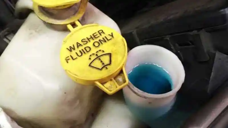 Tips - Kaca Tetap Jernih Dengan Washer Fluid Bikinan Sendiri