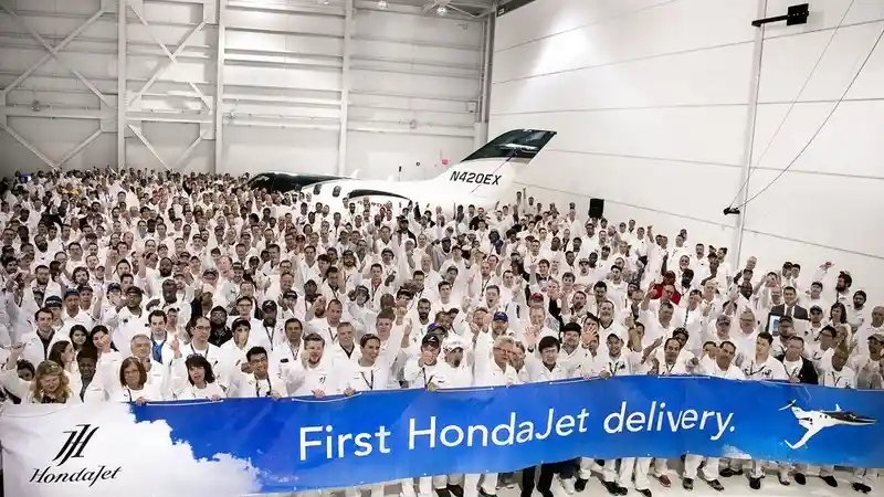 Foto - Penyerahan HondaJet Pertama Ke Konsumen