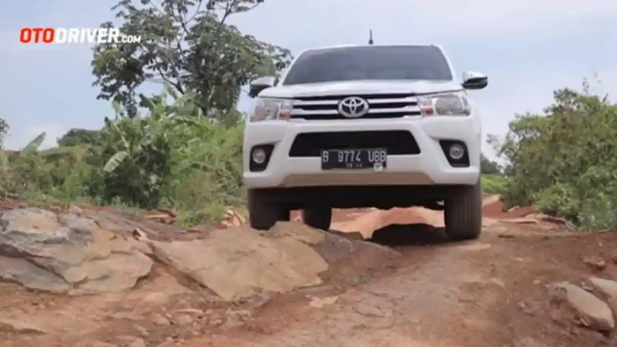 Foto - VIDEO: Toyota Hilux 2018 Review Indonesia | OtoDriver