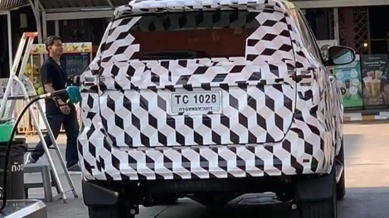 Foto - Tanda Toyota Akan Luncurkan Fortuner Facelift di Thailand