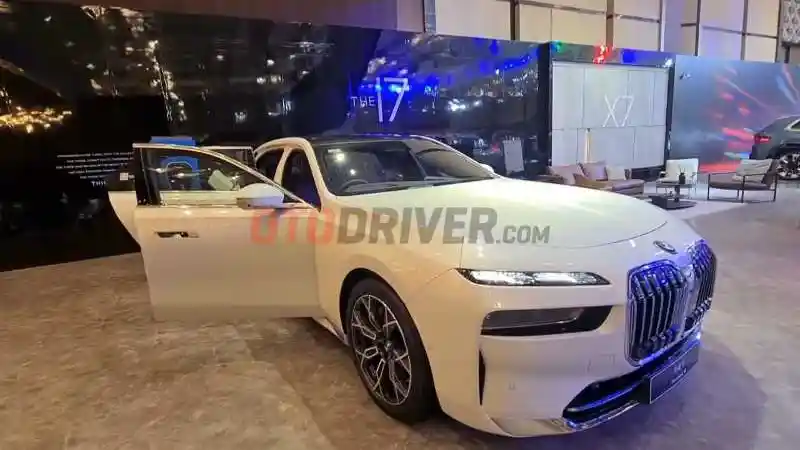 Berita - 3 Mobil Listrik Termahal di GIIAS 2023, Harganya Ada yang Menyentuh Rp 4 Miliar