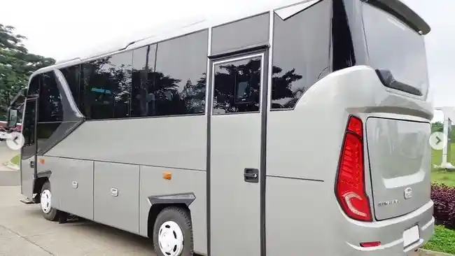 Foto - Karoseri Delima Jaya Rilis Bodi Medium Bus Baru Tanpa Double Glass